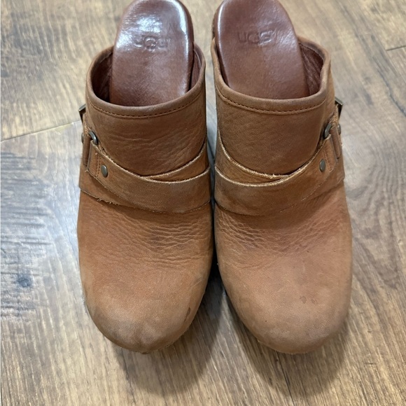 Ugg size 7 leather boho clogs with buckle - Picture 2 of 10